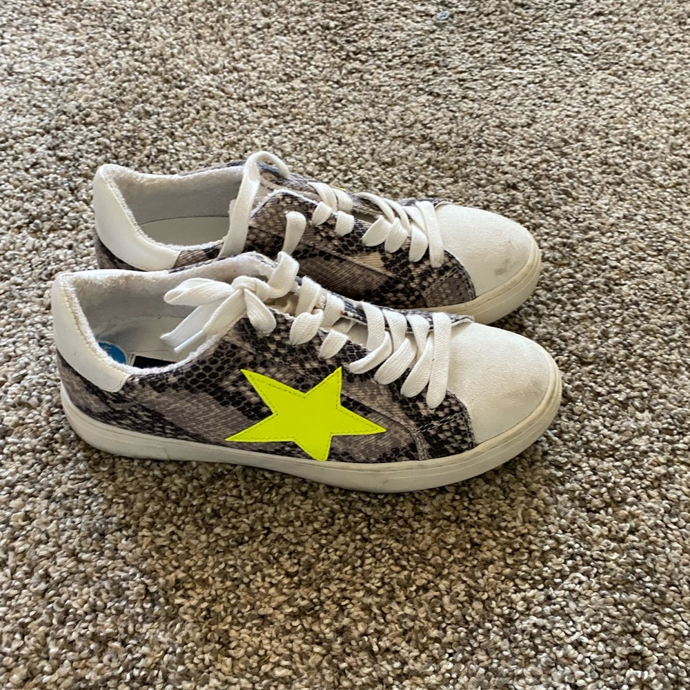 Women’s shoes
